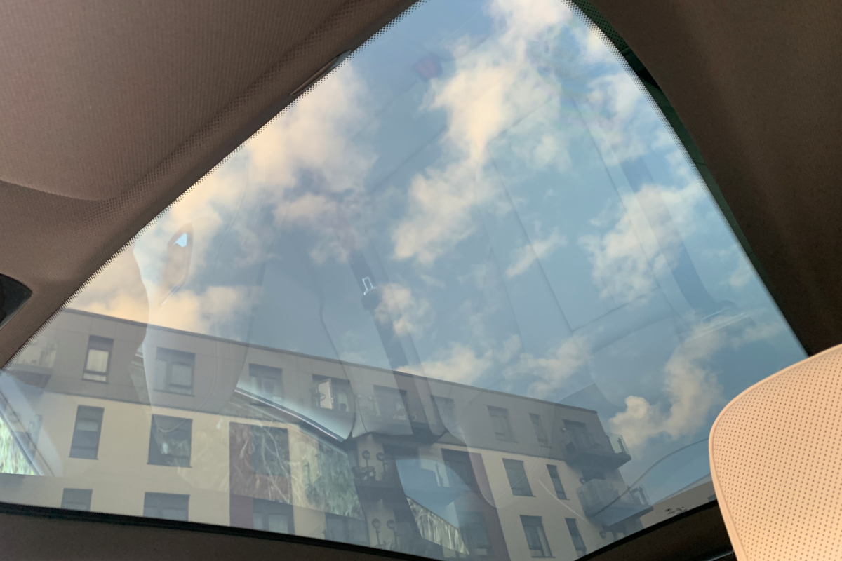 BMW iX xDrive 40 panoramic roof