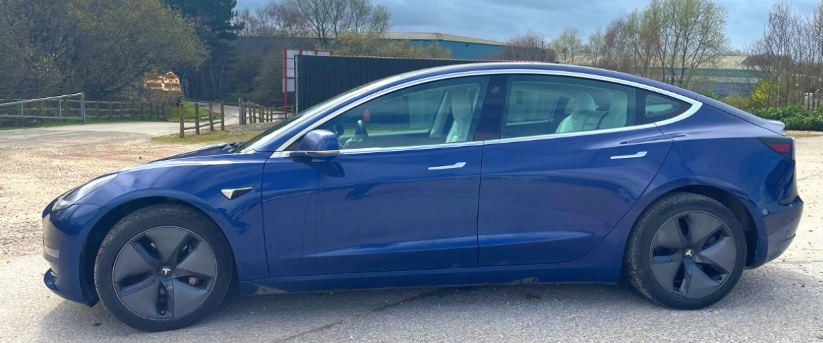 Tesla Model 3 (1)