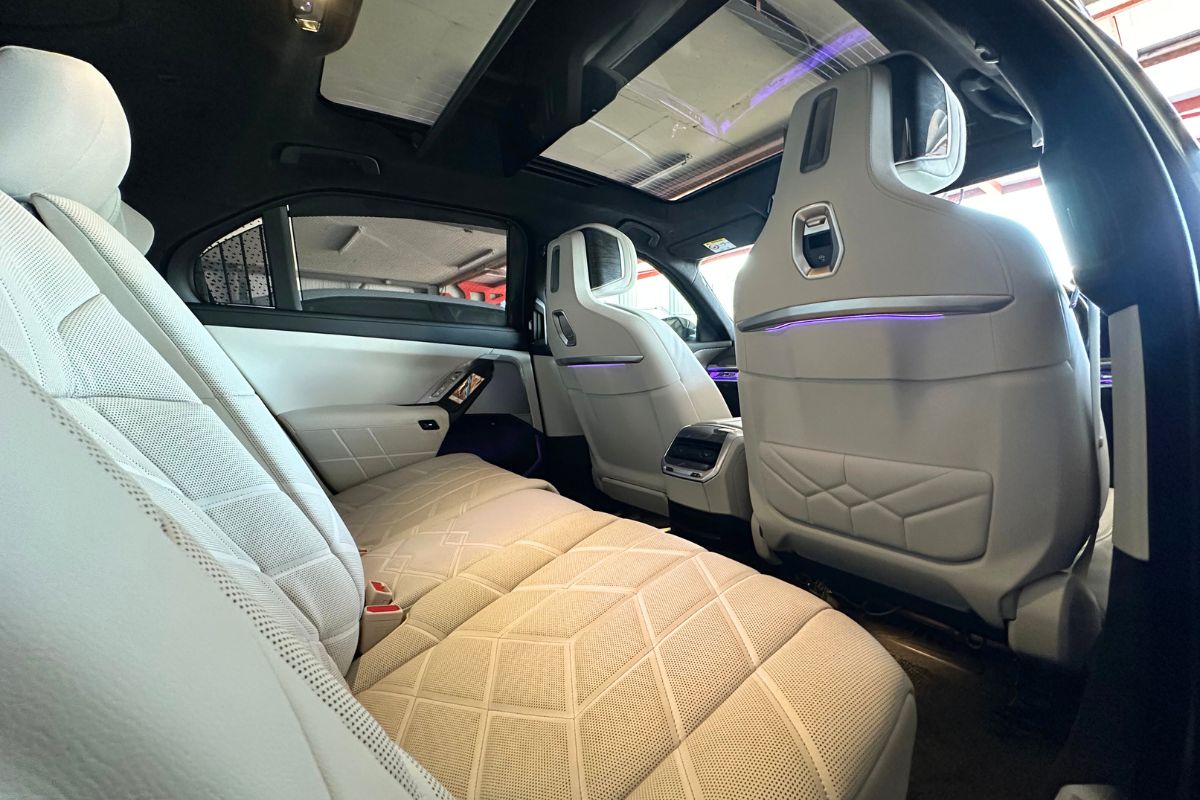 Hire a BMW i7 Executive