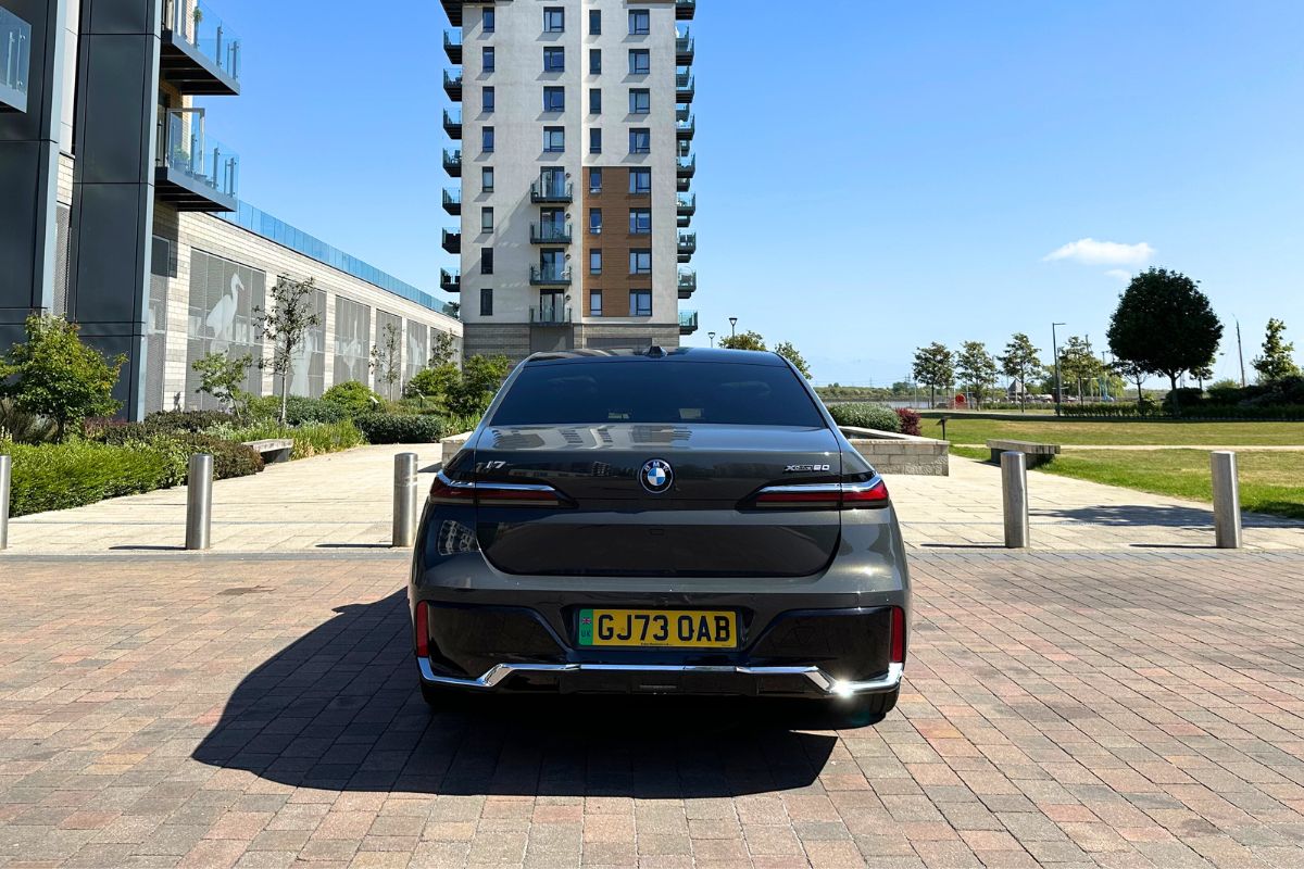 Hire a BMW i7 Executive