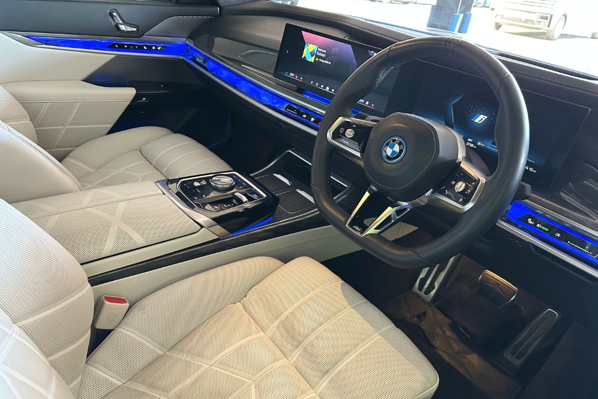 Hire a BMW i7 Executive
