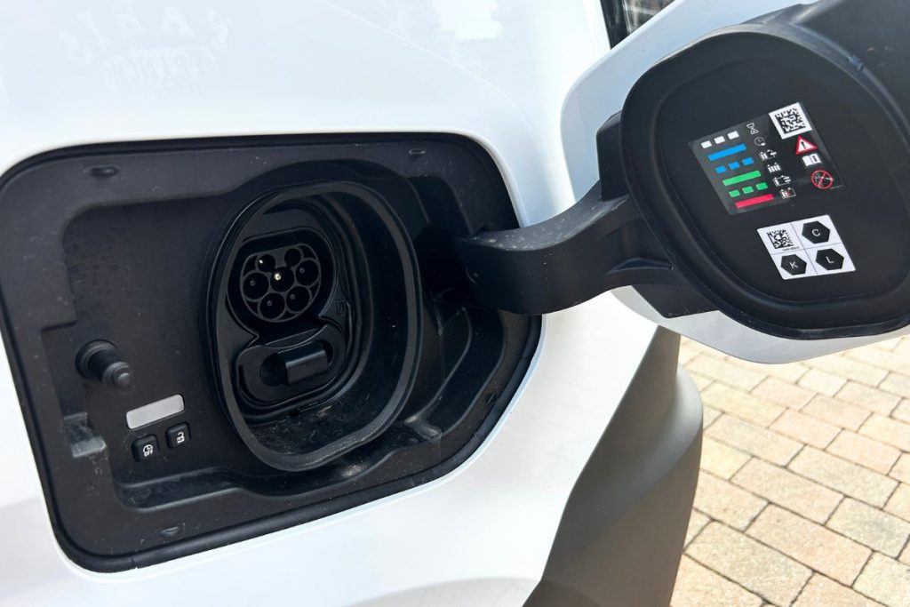 Renault Master e-Tech electric van for hire