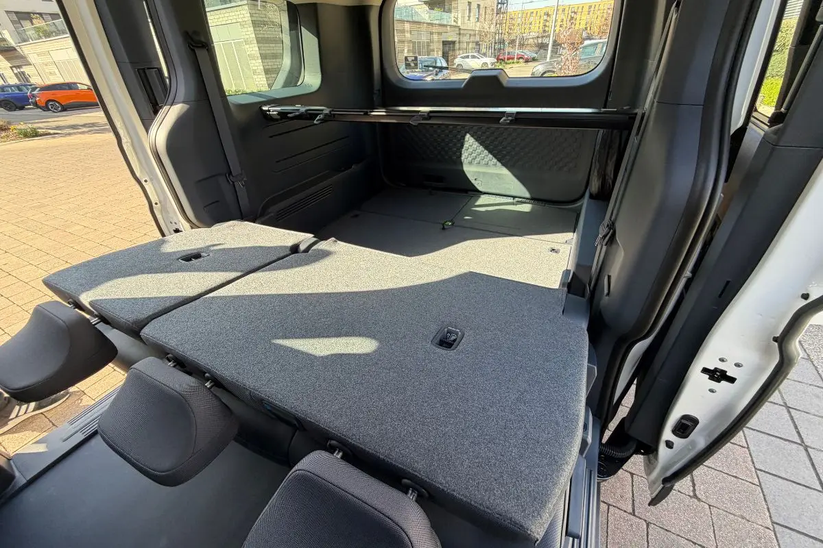 Kia PV5 Passenger Van Hire - EVision Electric Vehicles (6) Kia PV5 Passenger Van Hire - EVision Electric Vehicles