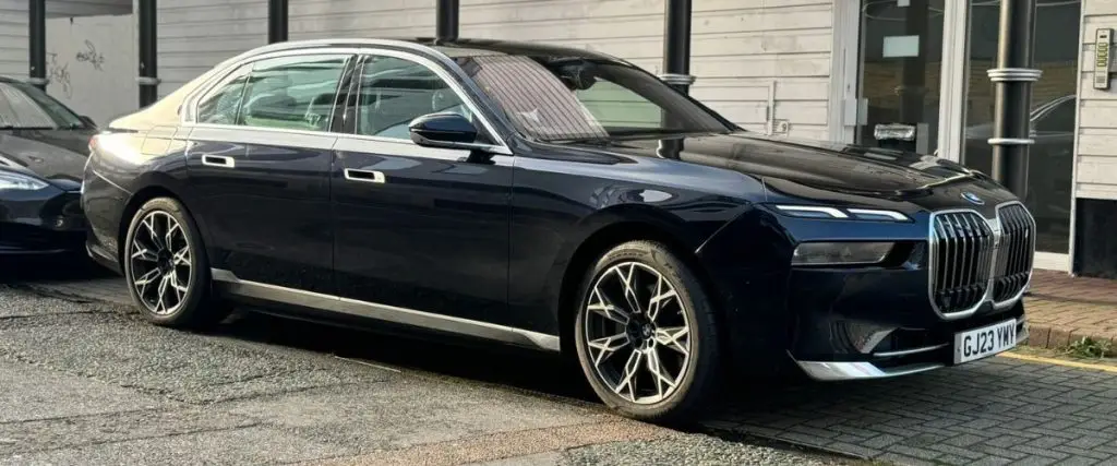 Hire a BMW i7