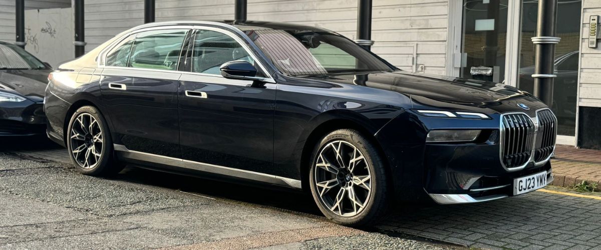 Hire a BMW i7