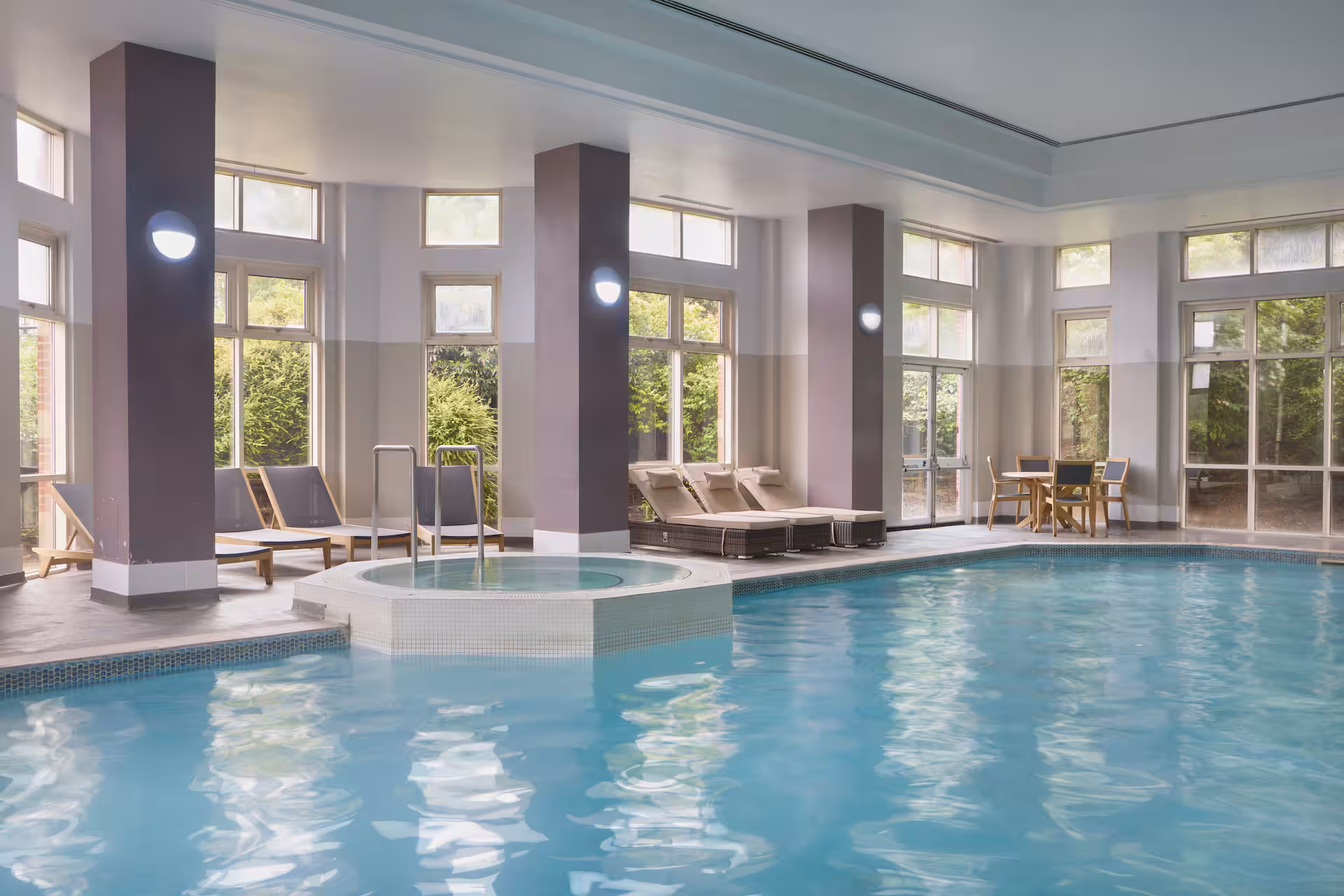 DoubleTree by Dartford Bridge Hotel Pool